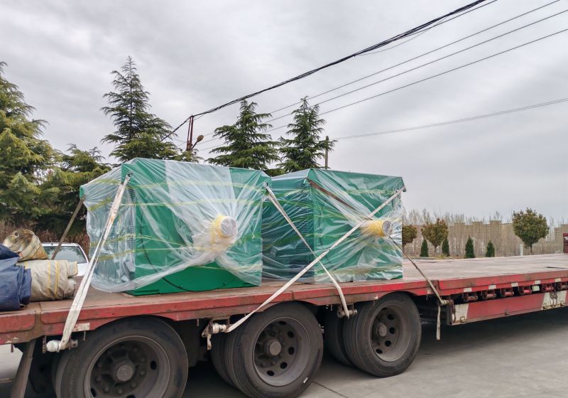 2臺(tái)630kw/10kv高壓電機(jī)發(fā)往港口，準(zhǔn)備出口